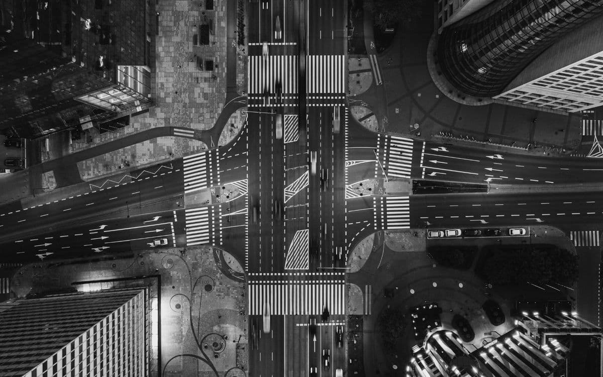 A city crossroads seen from above, between towers