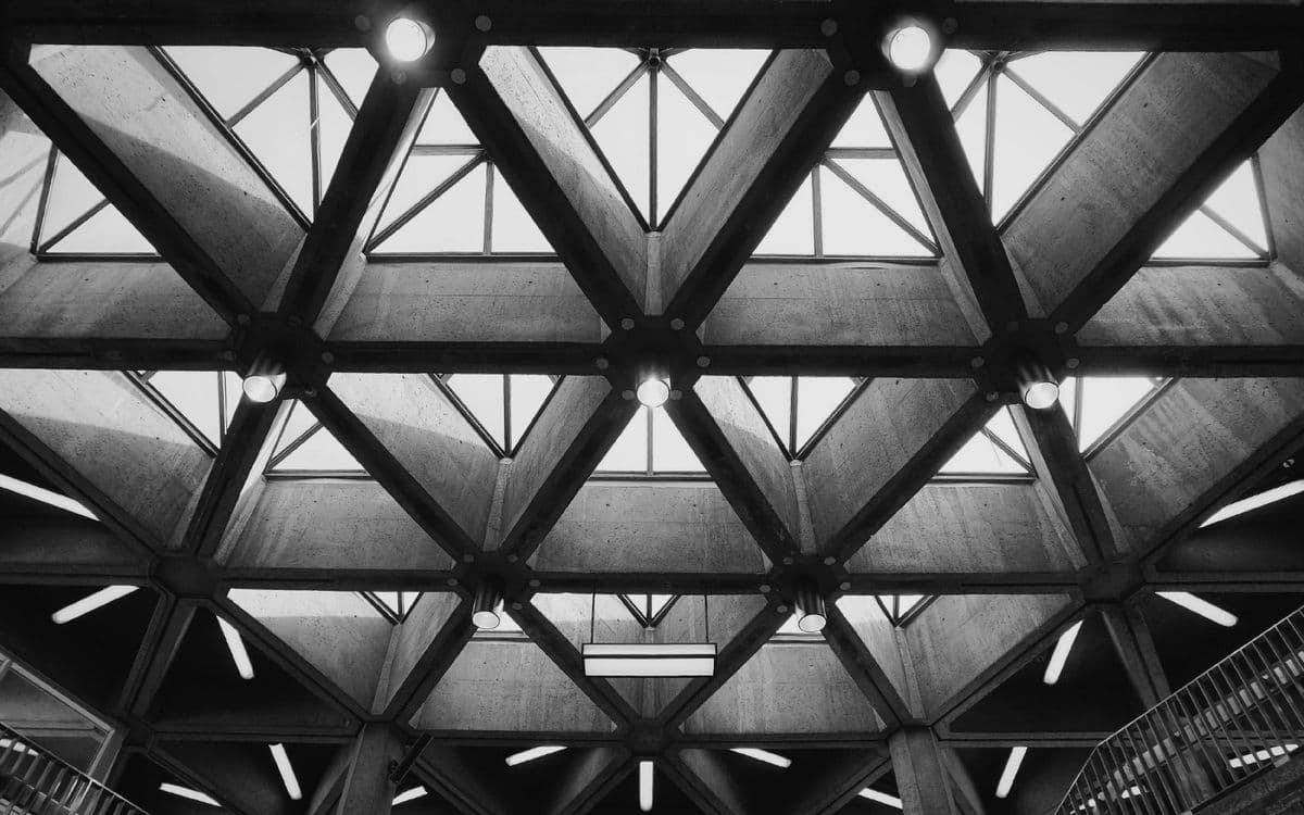 A triangular roof lattice with skylights